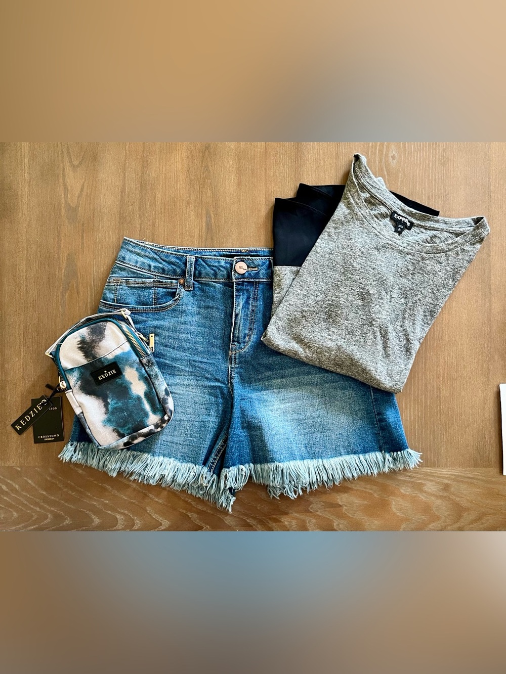 Summer Outfit Bundle | 1822 Denim Shorts + Express Tee + Kedzie Crossbody Bag